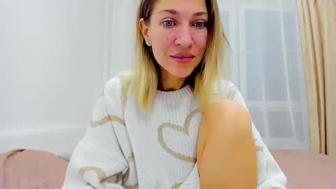 Snapshot of mona_cruz chatting on 12-15-24, 02:30 Mona online show from 12-15-24, 02:30