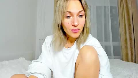 Snapshot of mona_cruz chatting on 02-22-25, 11:24 Mona online show from 02-22-25, 11:24