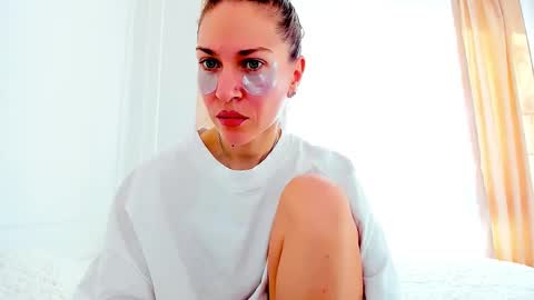 Snapshot of mona_cruz chatting on 02-23-25, 06:28 Mona online show from 02-23-25, 06:28