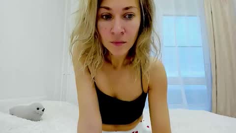 Snapshot of mona_cruz chatting on 10-29-25, 04:37 Mona online show from 10-29-25, 04:37