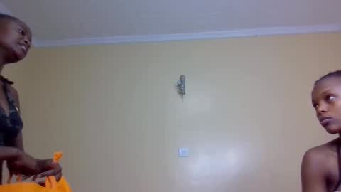 Snapshot of mona_luv1 chatting on 10-10-25, 01:37 Mona online show from 10-10-25, 01:37