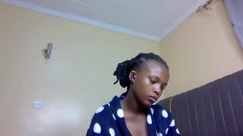 Snapshot of mona_luv1 chatting on 10-12-25, 01:15 Mona online show from 10-12-25, 01:15