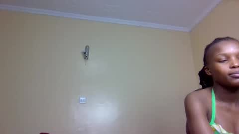 Snapshot of mona_luv1 chatting on 10-19-25, 08:15 Mona online show from 10-19-25, 08:15