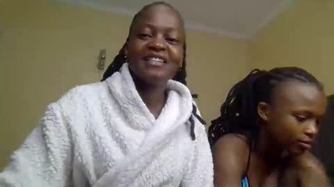 Snapshot of mona_luv1 chatting on 10-22-25, 08:58 Mona online show from 10-22-25, 08:58