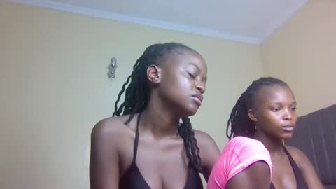 Snapshot of mona_luv1 chatting on 10-24-25, 01:57 Mona online show from 10-24-25, 01:57