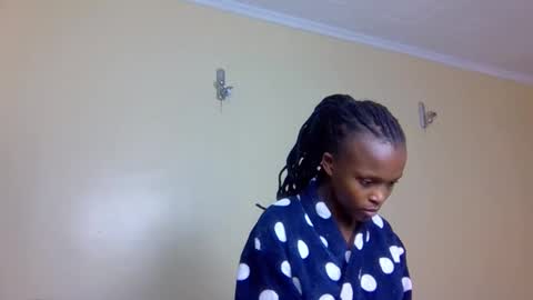 Snapshot of mona_luv1 chatting on 10-25-25, 07:49 Mona online show from 10-25-25, 07:49