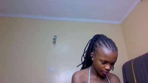 Snapshot of mona_luv1 chatting on 11-12-25, 01:39 Mona online show from 11-12-25, 01:39