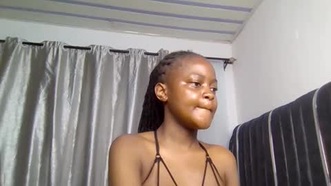 Snapshot of mona_luv1 chatting on 11-24-25, 12:21 Mona online show from 11-24-25, 12:21