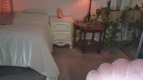 Mona online show from 11-04-25, 03:44