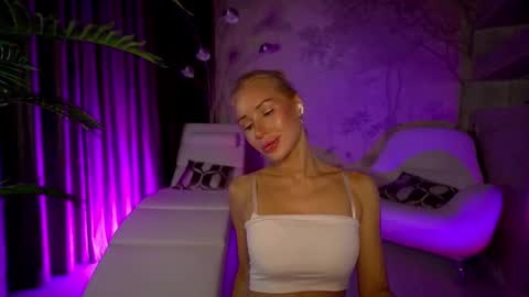 Angelina online show from 11-07-25, 09:15