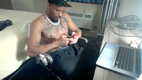 Snapshot of moneymanboy chatting on 09-30-25, 10:26 11nchmonster online show from 09-30-25, 10:26