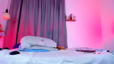 aleja      independent model       online show from 02-28-26, 12:00