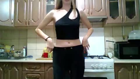 Snapshot of monica_tamayo chatting on 10-26-25, 09:31 Monica online show from 10-26-25, 09:31