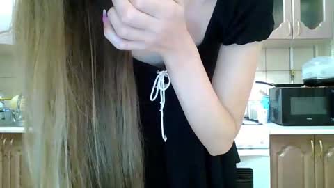 Snapshot of monica_tamayo chatting on 11-06-25, 10:10 Monica online show from 11-06-25, 10:10