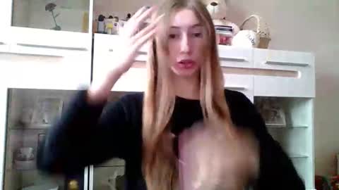 Snapshot of monica_tamayo chatting on 11-08-25, 10:15 Monica online show from 11-08-25, 10:15