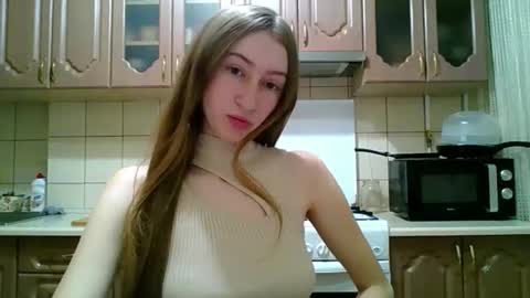 Snapshot of monica_tamayo chatting on 12-18-25, 08:59 Monica online show from 12-18-25, 08:59