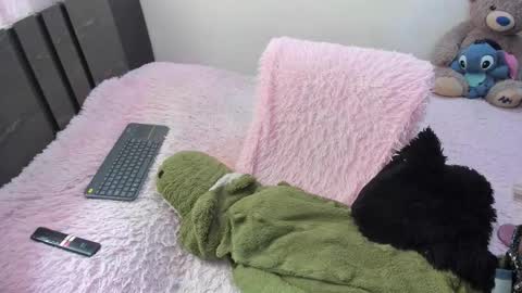 monicaharrison online show from 12-18-25, 02:23