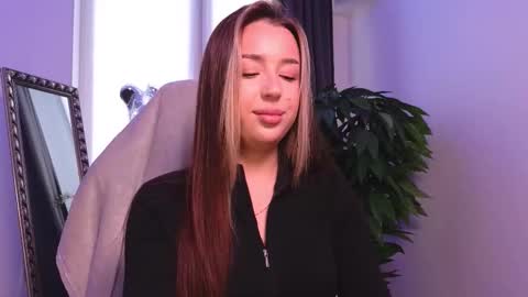 Monica online show from 11-19-25, 09:09