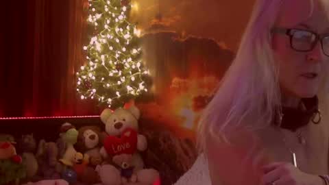 Snapshot of monicutex chatting on 12-22-24, 06:28 Monika    online show from 12-22-24, 06:28