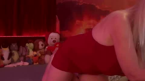 Snapshot of monicutex chatting on 01-31-25, 03:20 Monika    online show from 01-31-25, 03:20