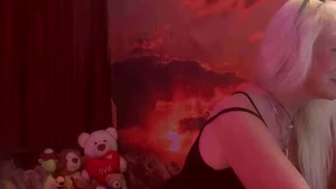 Snapshot of monicutex chatting on 10-14-25, 02:01 Monika    online show from 10-14-25, 02:01