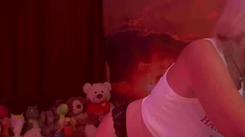 Snapshot of monicutex chatting on 10-16-25, 12:44 Monika    online show from 10-16-25, 12:44