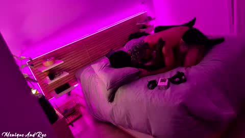 Snapshot of moniqueandrye chatting on 11-22-25, 11:37 Monique Rye online show from 11-22-25, 11:37