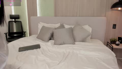 Monique  online show from 11-04-25, 09:25