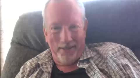 Snapshot of monkeedance chatting on 10-12-25, 08:30 Monkee Dance online show from 10-12-25, 08:30