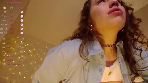 Snapshot of monroe_linger chatting on 02-25-26, 01:43 Monroe Please dont forger to follow me online show from 02-25-26, 01:43