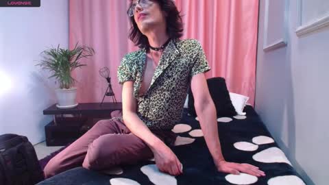 Linda Darling online show from 12-14-25, 08:02