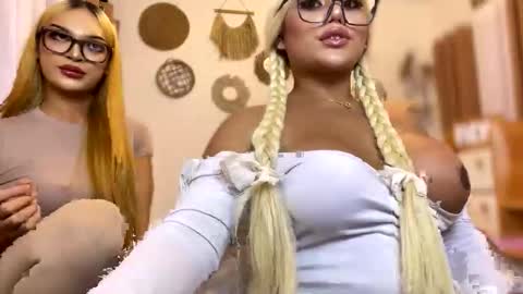 Snapshot of monstrouscockdivaontop chatting on 11-13-25, 09:30 Ruthie online show from 11-13-25, 09:30