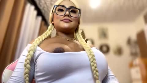 Snapshot of monstrouscockdivaontop chatting on 11-27-25, 11:07 Ruthie online show from 11-27-25, 11:07