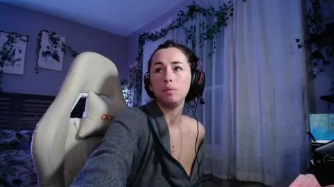 Snapshot of monstrumologist chatting on 12-28-24, 01:29 Lydia Mooney online show from 12-28-24, 01:29