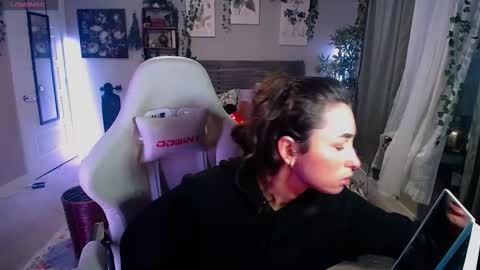 Snapshot of monstrumologist chatting on 01-30-25, 12:39 Lydia Mooney online show from 01-30-25, 12:39