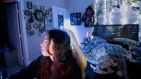 Snapshot of monstrumologist chatting on 02-11-25, 01:10 Lydia Mooney online show from 02-11-25, 01:10