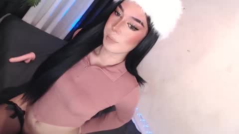 Snapshot of montrous_princessx chatting on 01-29-25, 10:27 Princess take me to private or password show online show from 01-29-25, 10:27
