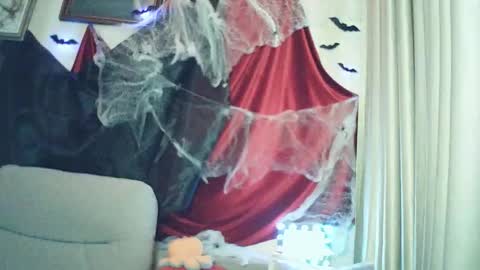 Snapshot of moodiemira chatting on 10-29-25, 08:21 moodiemira online show from 10-29-25, 08:21