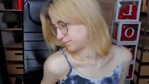 Katrin online show from 03-09-25, 02:54