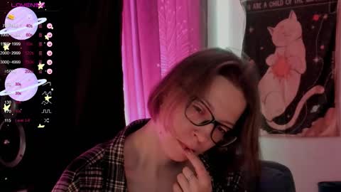 Snapshot of moon__girl chatting on 10-29-25, 08:10 Roxy online show from 10-29-25, 08:10