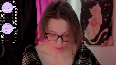 Snapshot of moon__girl chatting on 11-02-25, 09:50 Roxy online show from 11-02-25, 09:50