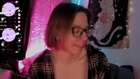 Snapshot of moon__girl chatting on 11-25-25, 08:31 Roxy online show from 11-25-25, 08:31