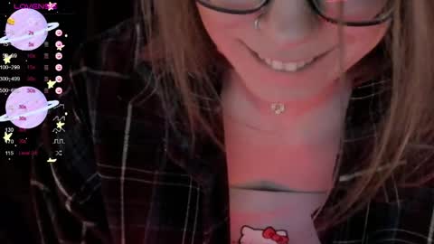 Snapshot of moon__girl chatting on 04-01-26, 08:17 Roxy online show from 04-01-26, 08:17