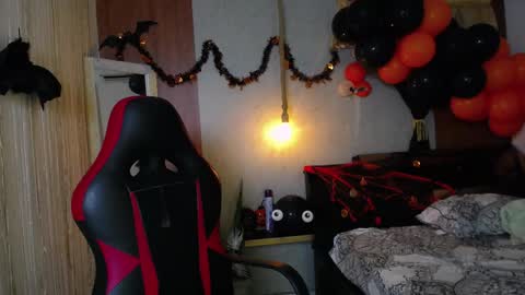 moon_and_fire_ online show from 10-29-25, 04:04