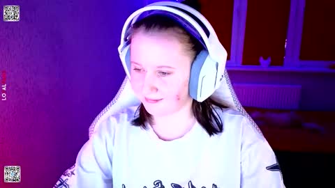 Snapshot of moon_avengers chatting on 02-04-26, 02:56 Lola online show from 02-04-26, 02:56