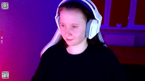 Snapshot of moon_avengers chatting on 02-09-26, 03:49 Lola online show from 02-09-26, 03:49