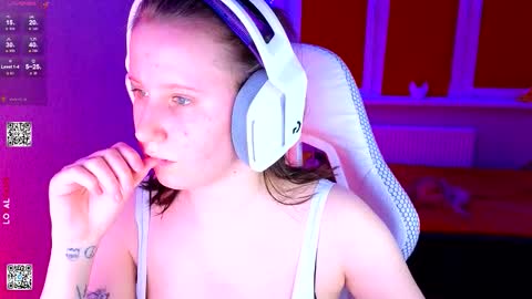 Snapshot of moon_avengers chatting on 02-18-26, 05:20 Lola online show from 02-18-26, 05:20