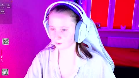 Snapshot of moon_avengers chatting on 03-04-26, 12:11 Lola online show from 03-04-26, 12:11