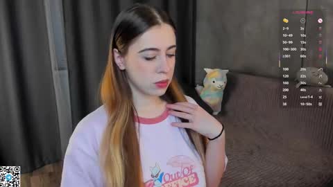 Snapshot of mooncutie_girl chatting on 11-29-25, 03:15 Sophia online show from 11-29-25, 03:15