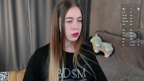 Snapshot of mooncutie_girl chatting on 12-04-25, 03:21 Sophia online show from 12-04-25, 03:21